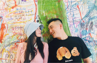 「最美軍嫂」結婚7周年甜曬合照 老公海邊公主抱閃瞎全網