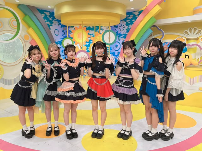 麥野紬(左2)出道5天就被退團。(圖/X@ICECREAM SCREAM)