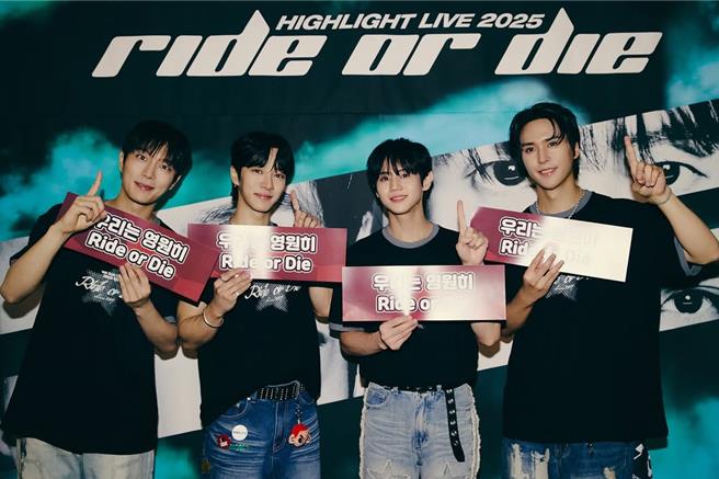 HIGHLIGHT成員斗俊（左起）、起光、耀燮、東雲在演唱會前夕接受本報專訪。（摘自官方IG）