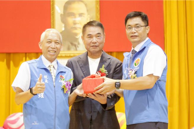 苗栗县114学年度县立高中及国中小校长连任暨新卸任宣誓布达典礼中，共有31位校长完成交接，其中8位续任原校，23位新任接掌新职。（吕丽甄摄）