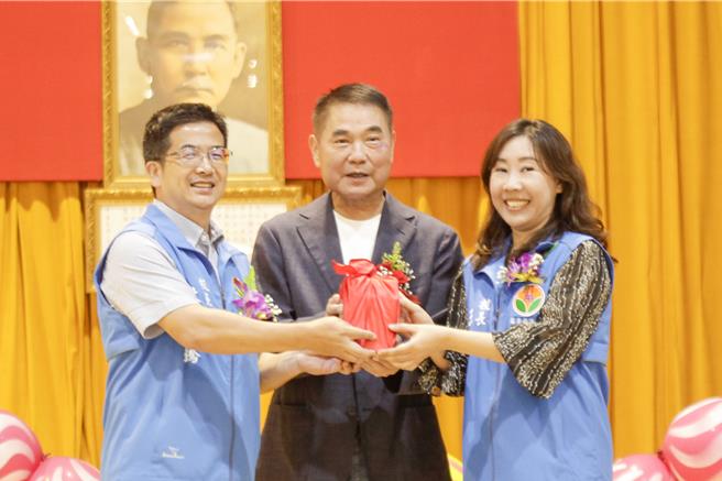 苗栗县114学年度县立高中及国中小校长连任暨新卸任宣誓布达典礼中，共有31位校长完成交接，其中8位续任原校，23位新任接掌新职。（吕丽甄摄）