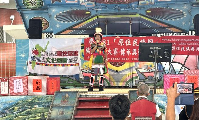 慶祝原住民族日，台東縣原住民族語言與文化發展協會1日在金曲部落南王部落舉辦族語歌唱大賽。（蔡旻妤攝）