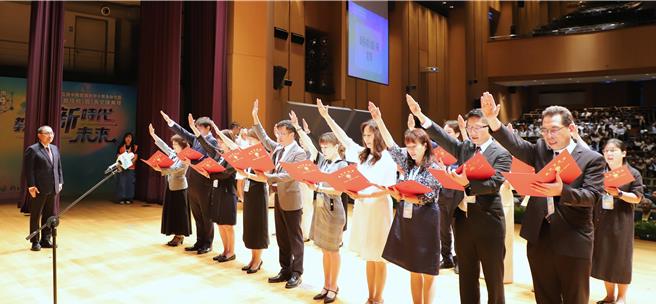 新北市109位市立高中职、国中小及附设幼儿园新卸任校（园）长，1日举行交接典礼。（图／新北市教育局）