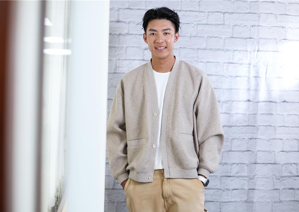 劉丞被封「網球王子」，擁有191公分身高。（陳俊吉攝）