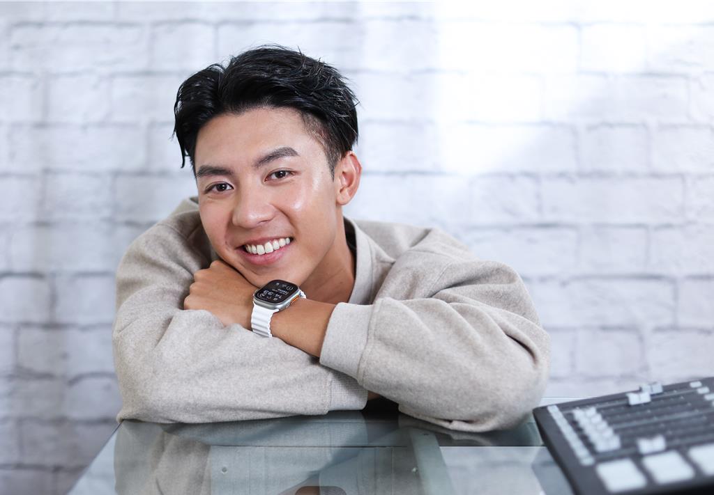 劉丞外型陽光俊帥，3歲就開始學網球。（陳俊吉攝）