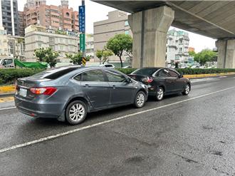 高雄女載2幼女撞車「忘拉手煞」 無人駕駛沿路滑行撞特斯拉