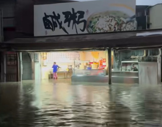 台南雨量惊人多处淹水 阿堂咸粥也受害