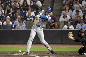 MLB》大谷斷棒安打「巨響」嚇到觀眾 道奇完封光芒