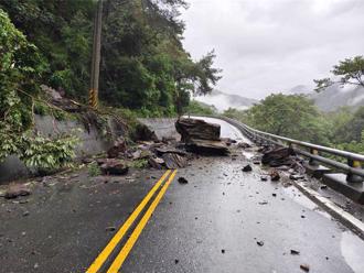 南橫公路連日豪雨斷8天 前高市議員岳母告別式被迫延期