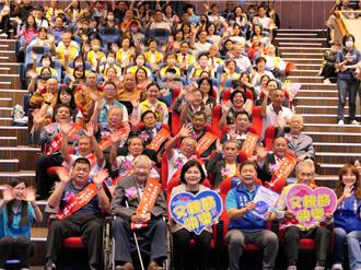 雲林縣府表揚29名模範父親 92歲銀髮夫妻檔成佳話