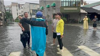 台南安南區水淹到大腿 新順里長質疑：上游先治水反倒灌