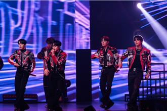 HIGHLIGHT来台带粉丝逛101！斗俊「哀求开灯」爆笑找吹哨人