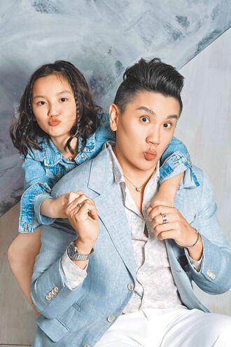 秦漢做鬥雞眼被孫女喊弟弟