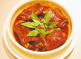 閏月啖豬腳享美味添福氣