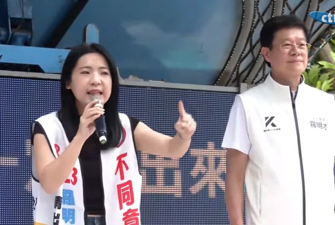 國民黨立委徐巧芯（左）。（取自中天新聞）