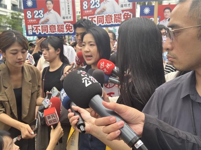 面對美國對等關稅20％，賴清德總統昨（1）日呼籲在野團結，立法院民進黨團總召柯建銘則稱賴已下令823要「精準罷免」，民進黨背水一戰。對此國民黨籍立委徐巧芯嘲諷「要不要兩邊打一架再說啊？」（王揚傑攝）