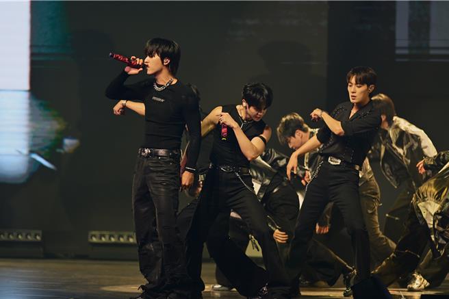 HIGHLIGHT也久違地演唱RAP部分，讓粉絲又驚又喜。（郭吉銓攝）