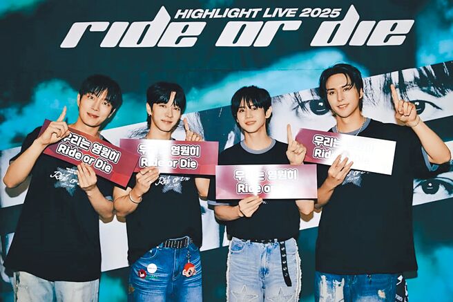 HIGHLIGHT成員斗俊（左起）、起光、耀燮、東雲開心分享準備演唱會的幕後趣事。（摘自官方IG）