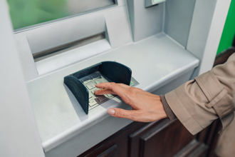 「帳戶被凍結」心急了 他秒辦網銀 2500萬被詐騙盜光