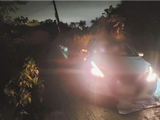 豪雨前夕導航失準迷路 「輪胎卡山溝」夫妻急報警求助