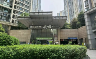 陸女主播散步遭水泥砸中身亡！原定中秋節訂婚  男友心碎  