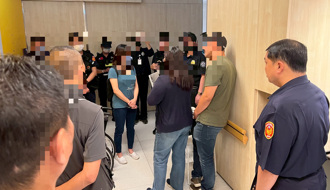 大批黑衣人衝入高雄1醫院 壓制保全砸毀設備