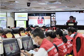 風災後遇連番大雨  黃偉哲加速媒合廠商與受災戶屋頂修繕