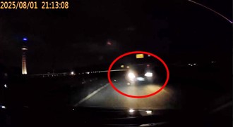 高齡嬤打完針逆上社子大橋　駕駛閃避不及碰撞！畫面曝光