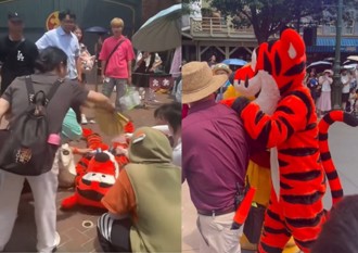 迪士尼跳跳虎演出中暑昏倒　遊客驚呼：下場才能脫頭套？