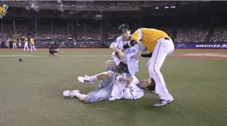 抢先成员站上大巨蛋！SJ-D＆E开球竟打架靠王威晨化解