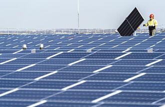 虧損巨大 陸太陽能五龍頭裁員近9萬