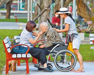 壽險推50～70歲專屬分紅保單