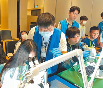 台中 矽品邀家扶學子 當1日工程師