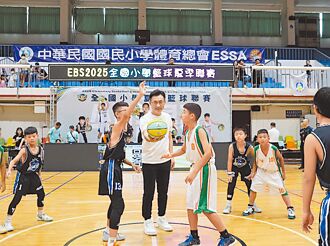 國小籃球聯賽 江啟臣返校打氣