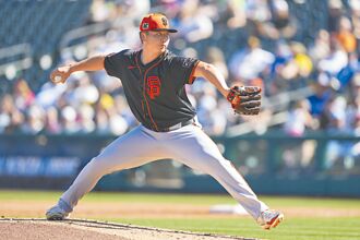 MLB》鄧愷威新招橫掃球 王建民盛讚