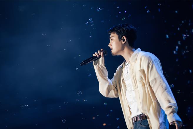 都敬秀的每一首歌彷彿都在訴說一段專屬的故事。（D-SHOW提供）