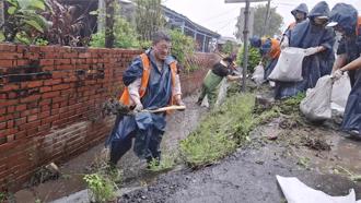 「滿臉爛泥救災」被酸爆   何博文最新回嗆：歡迎大家來