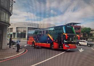 桃園女大生遭遊覽車撞死！家屬控「二次輾壓」 業者駁：沒證據亂講