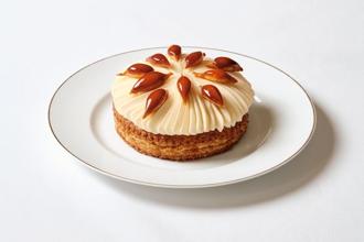 百年宮殿飯店開啟甜點新篇章「法國巴黎千層派頂端的男子」重塑經典滋味