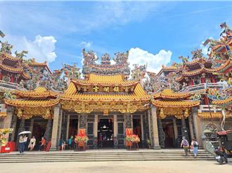 短髮女失控大鬧鎮瀾宮狂丟寶特瓶   廟方不追究