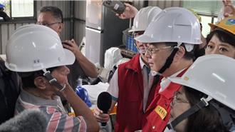 屋頂修好了！卓榮泰南下視察災後復原 災民激動：要噴口水不用來