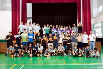 TPBL》旗津基層籃球營隊開訓 呂威霆與唐維傑任客座教練