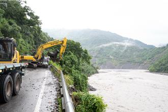 桃源、那瑪夏道路阻斷 交長下軍令：3天內搶通
