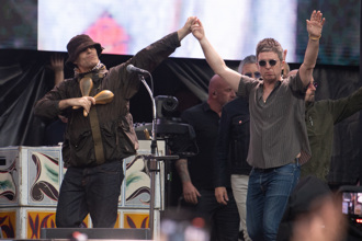 綠洲演唱會驚傳1死！歌迷疑從「52公尺高」看台墜落 目擊者嚇壞