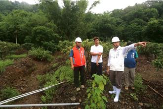 豪雨成災   屏東藍、綠立委勘災爭取農損補助
