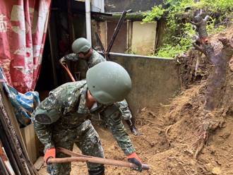 南部豪雨成災 第四作戰區完成人力機具準備   協助進行災後復原  