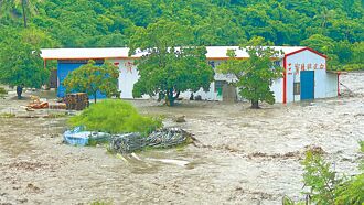 台東金崙溪潰堤 南橫又見坍方