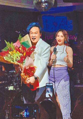 康康「来都来了」揪吴申梅同台合唱