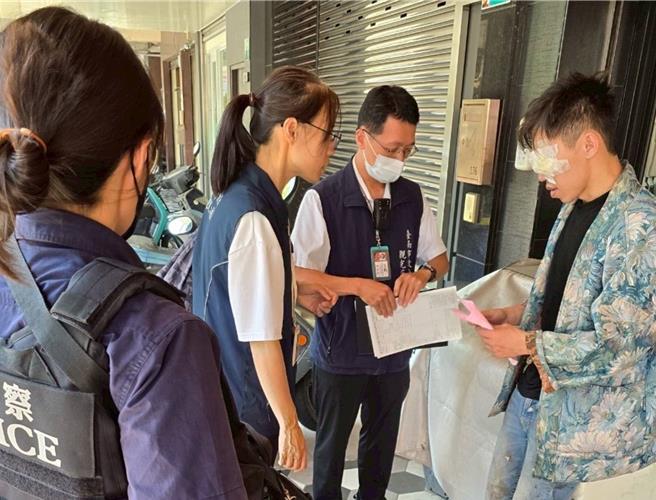 台南市政府觀光旅遊局加強稽查旅宿業。（觀旅局提供／洪榮志台南傳真）