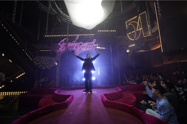 《零日攻擊》杜汶澤飾演電視台網紅。（牽猴子提供）